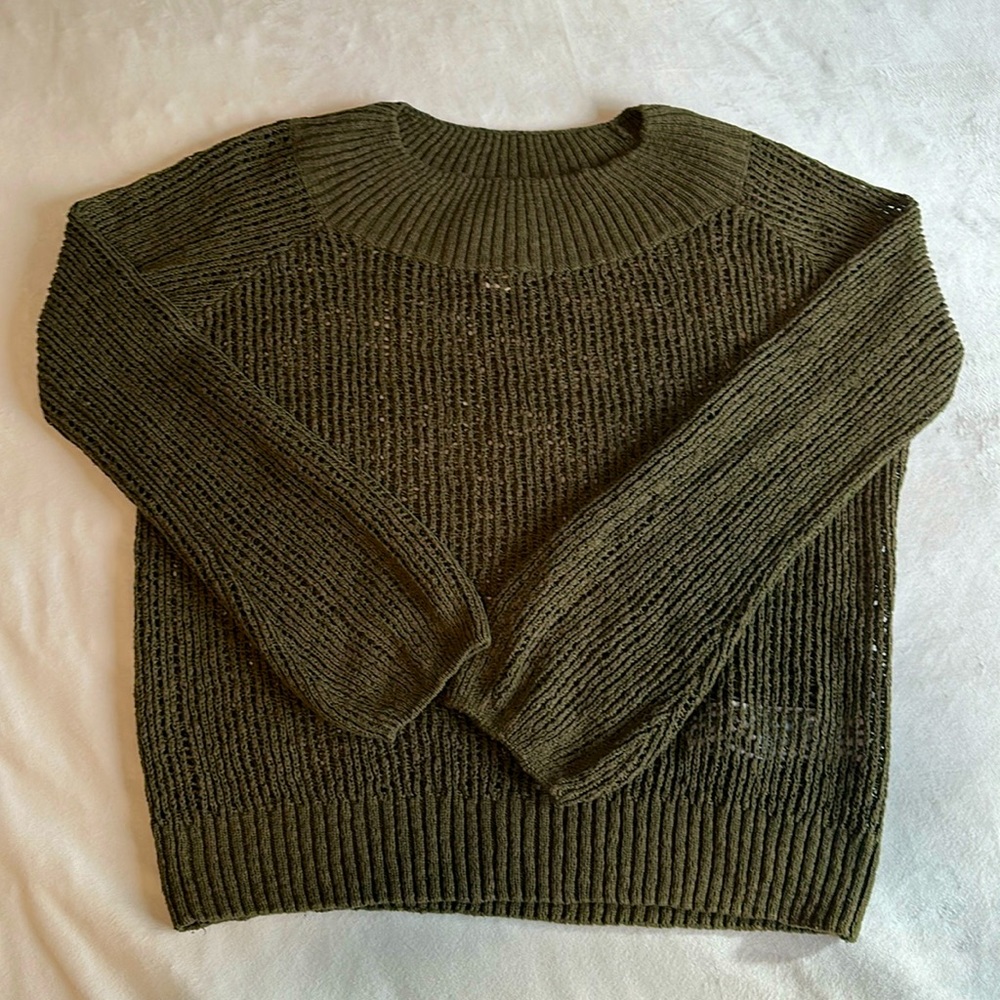 BillaBong olive boat neck light log sleeve sweater, size M, gently used